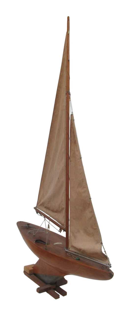 Lot 126 - A model boat, 'Heather Dew'