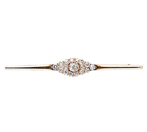 Lot 56 - A diamond set bar brooch