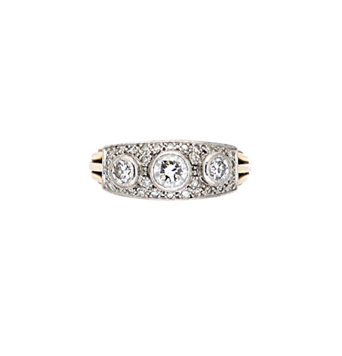Lot 79 - A modern diamond set ring
