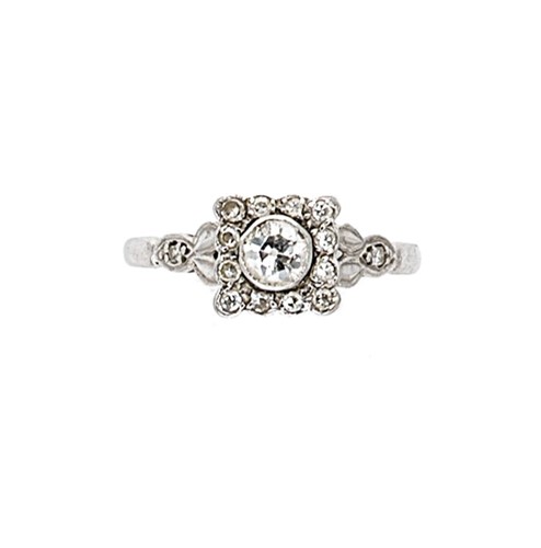 Lot 99 - An early 20th century diamond set ring