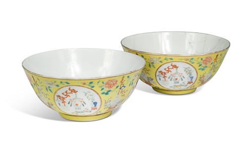 Lot 37 - A pair of Chinese yellow ground porcelain medallion bowls, late Qing Dynasty