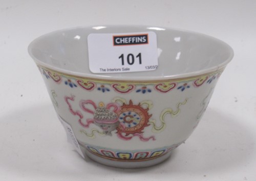 Lot 101 - A small Chinese bowl with repeating lotus...