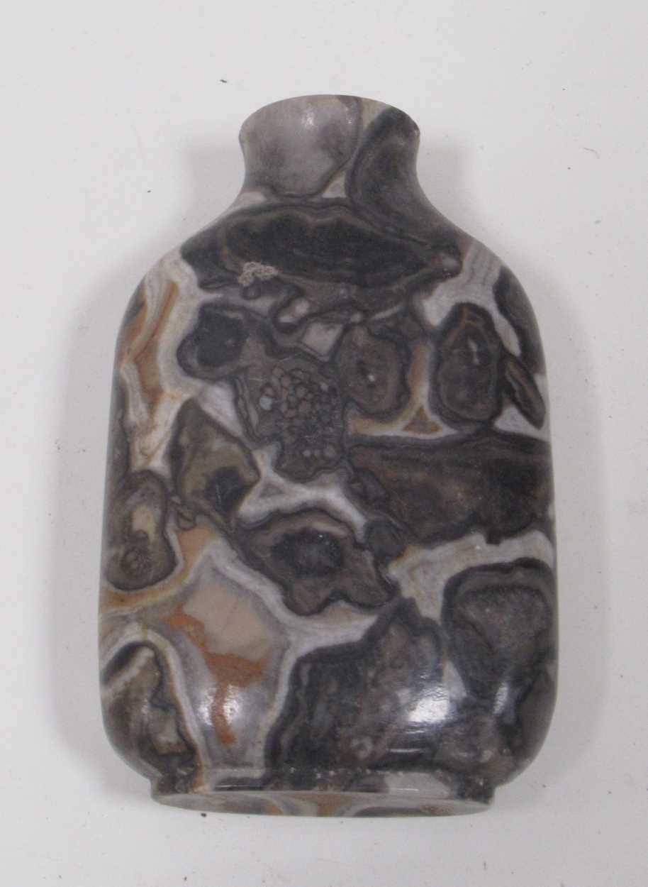 Lot 102 - A Chinese fossil perfume bottle