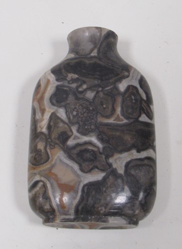 Lot 102 - A Chinese fossil perfume bottle