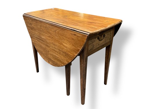 Lot 562 - A George III mahogany drop leaf table, oval...