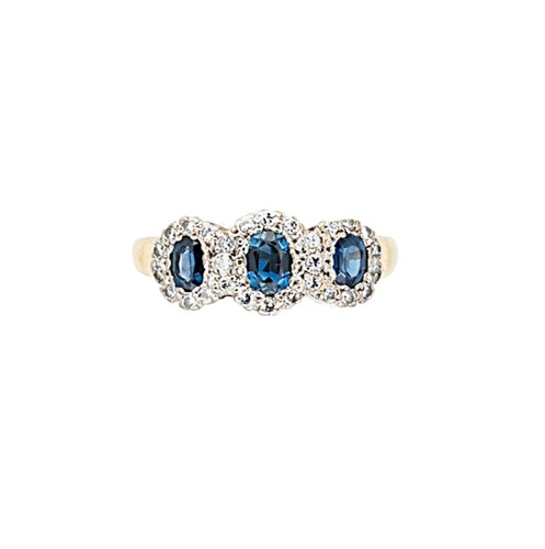 Lot 119 - An 18ct gold sapphire and diamond ring