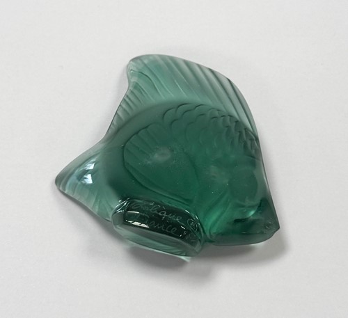 Lot 12 - Poisson, two Lalique frosted and polished glass seals