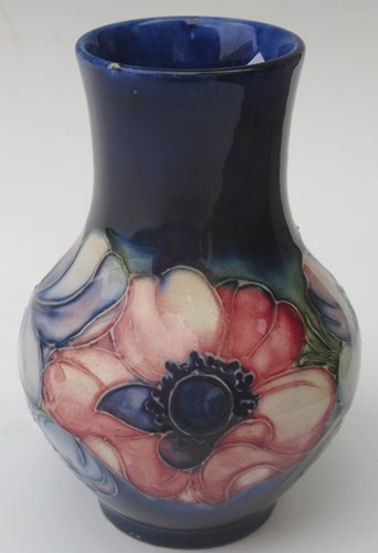 Lot 168 - A modern Moorcroft Anemone pattern vase, 13cm...