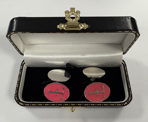Lot 303 - Theo Fennell - A silver keyring and a pair of silver and enamel cuff links