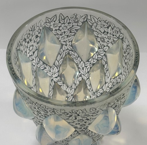 Lot 4 - Rampillon, an R. Lalique opalescent and frosted glass vase, model no. 991, designed in 1927