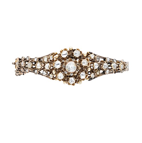 Lot 129 - A diamond set hinged bangle