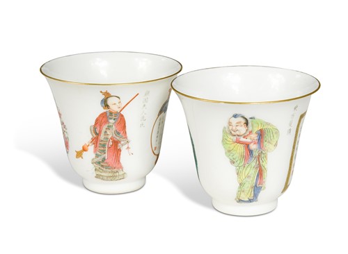 Lot 31 - A pair of Chinese Wu Shuang Pu porcelain beakers, late Qing Dynasty