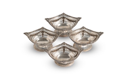 Lot 498 - A set of 4 Victorian silver bonbon dishes