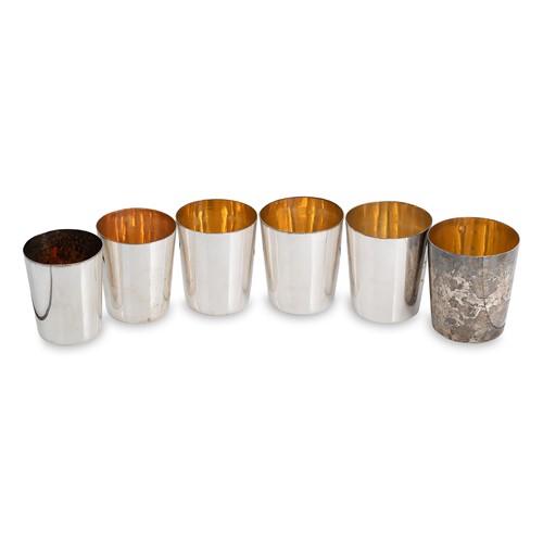Lot 437 - A visual set of 6 Georgian silver nesting cups
