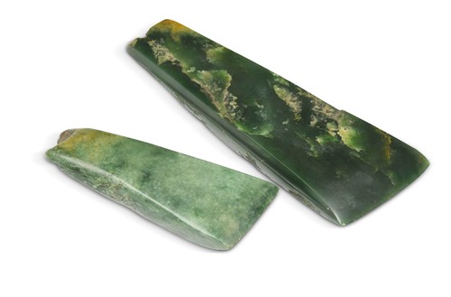 Lot 581 - A pre- European Māori toki pounamu (greenstone adze)