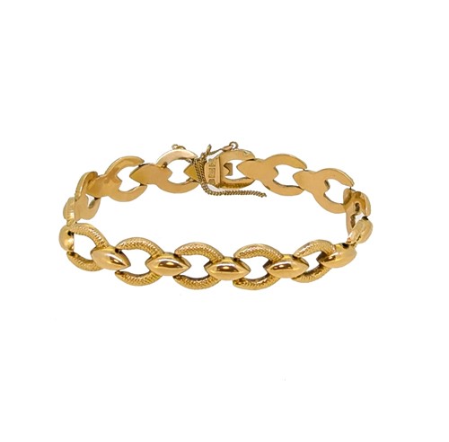 Lot 125 - A modern fancy bracelet