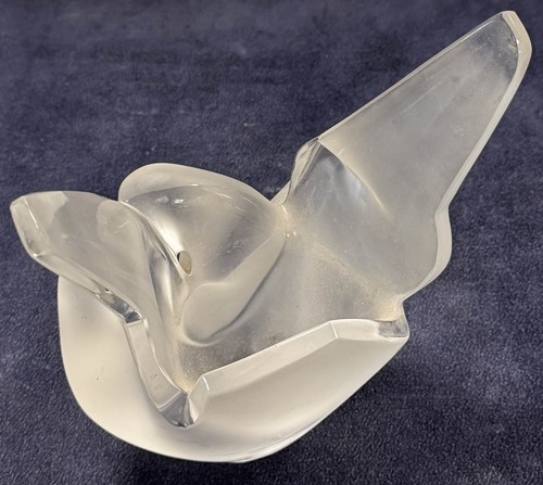 Lot 8 - Sylvie, a Lalique frosted glass vase, circa 1980s