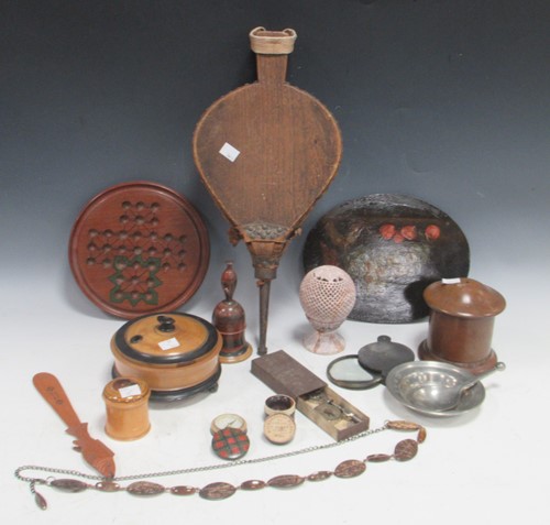 Lot 42 - Collectables to include a large horn framed...