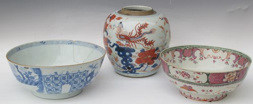 Lot 118 - An Imari palette ginger jar decorated with...
