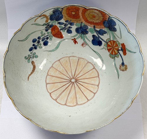 Lot 22 - A Chinese Imari porcelain large fruit bowl, circa 1720-40
