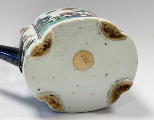 Lot 3 - A Chinese famille verte porcelain wine pot and cover, Kangxi Emperor (1662-1722)