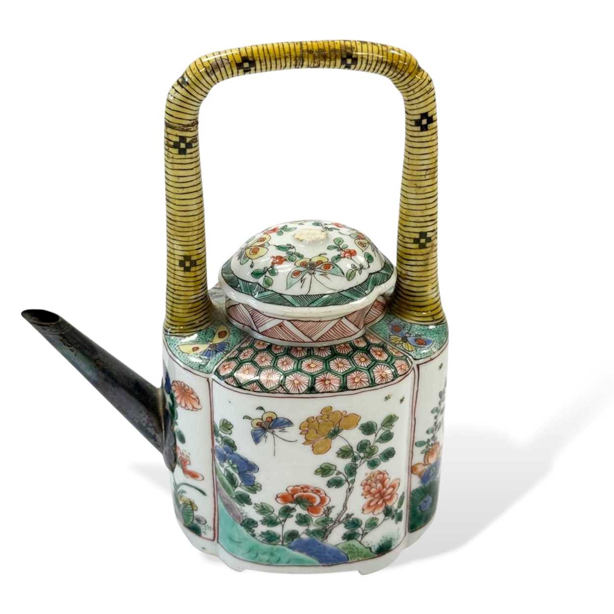 Lot 3 - A Chinese famille verte porcelain wine pot and cover, Kangxi Emperor (1662-1722)
