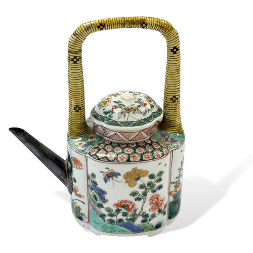 Lot 3 - A Chinese famille verte porcelain wine pot and cover, Kangxi Emperor (1662-1722)