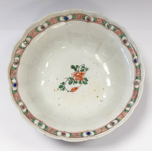 Lot 5 - A Chinese famille verte lobed circular bowl, Kangxi Emperor (1662-1722)