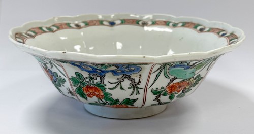 Lot 5 - A Chinese famille verte lobed circular bowl, Kangxi Emperor (1662-1722)