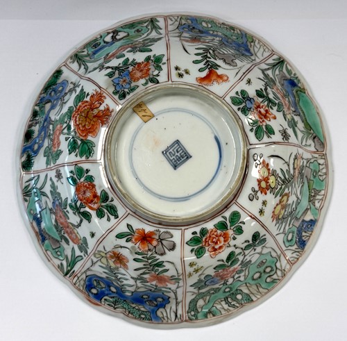 Lot 5 - A Chinese famille verte lobed circular bowl, Kangxi Emperor (1662-1722)