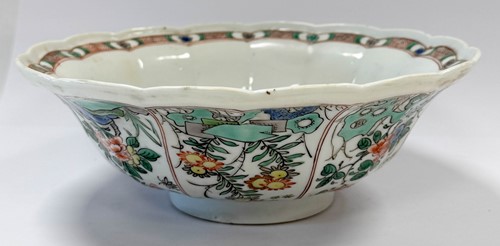 Lot 5 - A Chinese famille verte lobed circular bowl, Kangxi Emperor (1662-1722)
