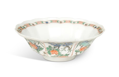 Lot 5 - A Chinese famille verte lobed circular bowl, Kangxi Emperor (1662-1722)