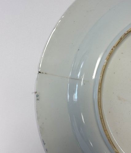 Lot 10 - A pair of Chinese famille verte plates, Kangxi (1662-1722)