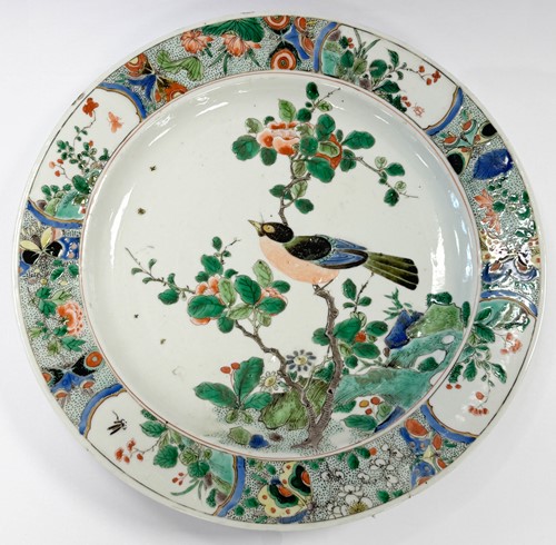 Lot 10 - A pair of Chinese famille verte plates, Kangxi (1662-1722)