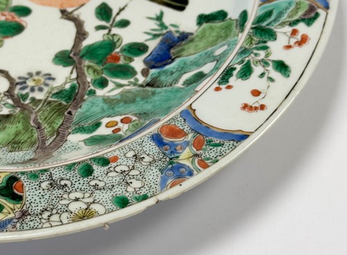 Lot 10 - A pair of Chinese famille verte plates, Kangxi (1662-1722)