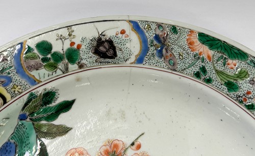 Lot 10 - A pair of Chinese famille verte plates, Kangxi (1662-1722)
