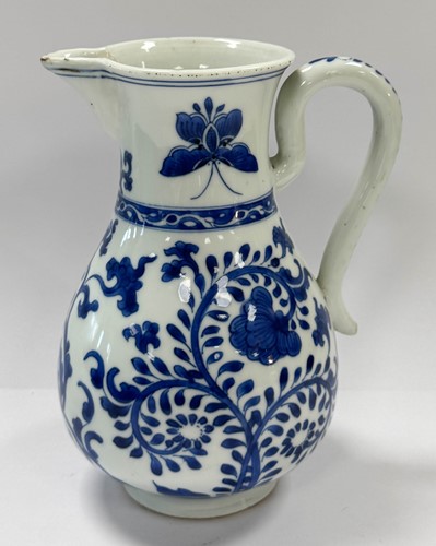 Lot 2 - A Chinese blue and white export porcelain beer jug, Kangxi Emperor (1662-1722)