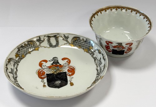 Lot 33 - A Chinese armorial porcelain tea bowl and saucer, Qing Dynasty, circa 1750-60