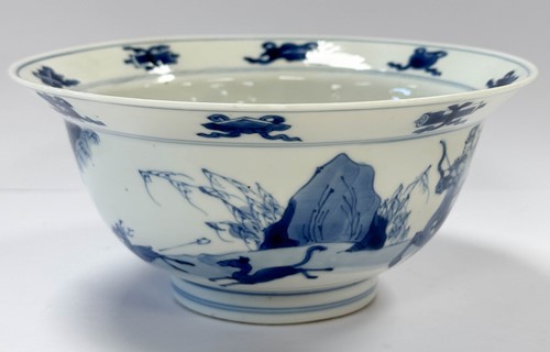 Lot 6 - A Chinese blue and white hunting bowl, Kangxi Emperor (1662-1722)