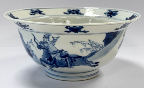 Lot 6 - A Chinese blue and white hunting bowl, Kangxi Emperor (1662-1722)