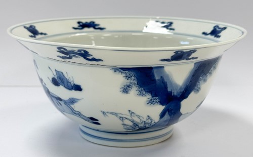 Lot 6 - A Chinese blue and white hunting bowl, Kangxi Emperor (1662-1722)