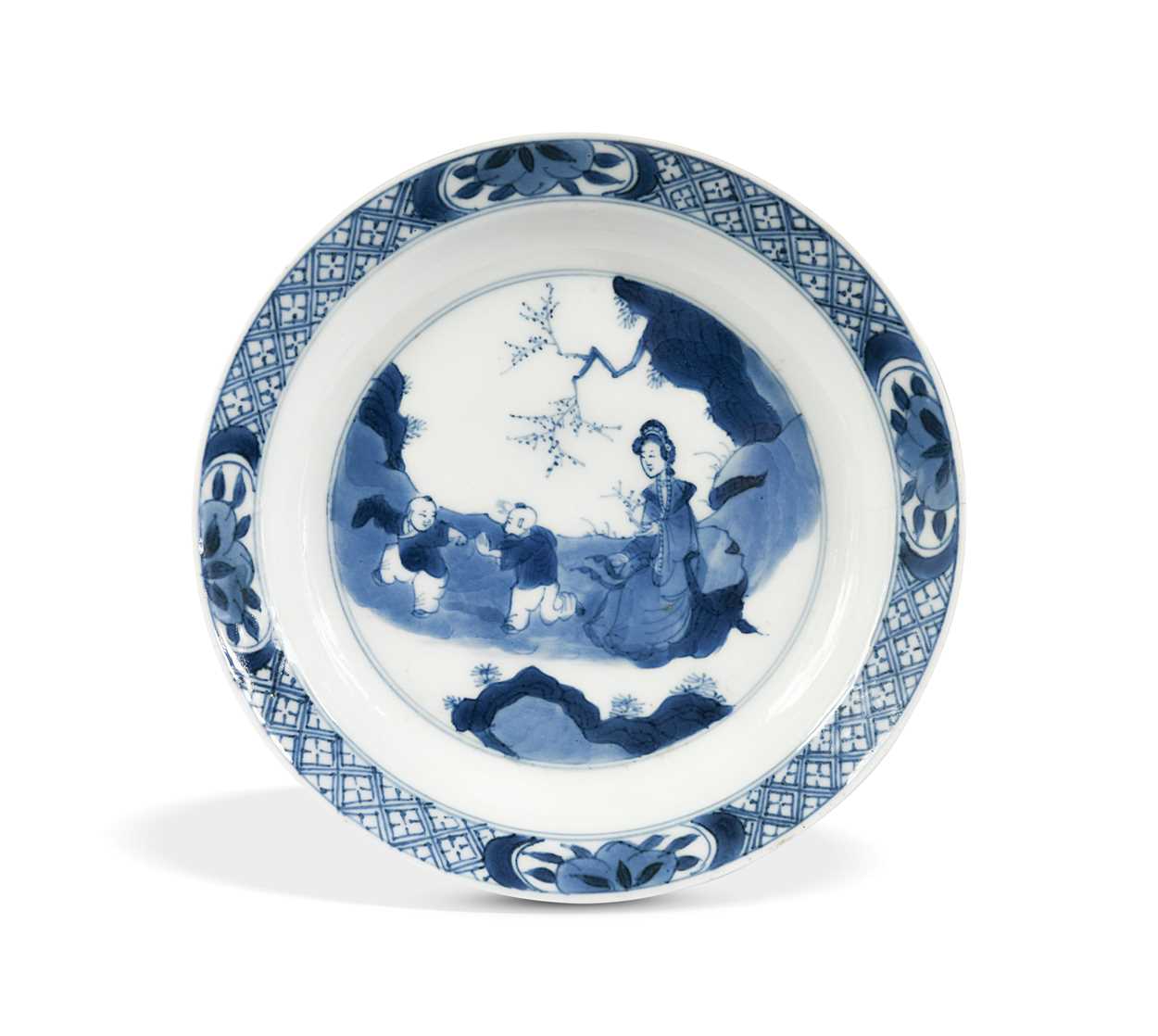 Lot 7 - A Chinese blue and white porcelain small plate, Kangxi Emperor (1662-1722)