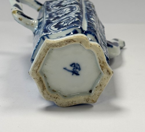 Lot 8 - A pair of Chinese blue and white export porcelain vinegar jugs and covers, Kangxi Emperor (1662-1722)