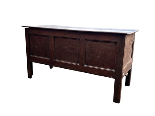 Lot 622 - A late 17th / early 18th century oak coffer,...