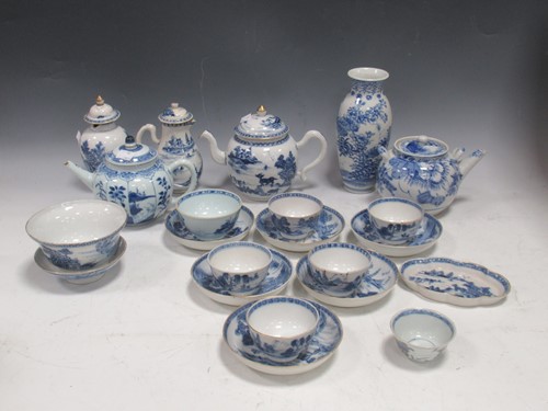 Lot 112 - Chinese ceramics - a group of blue and white...