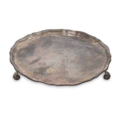 Lot 521 - A George V silver salver