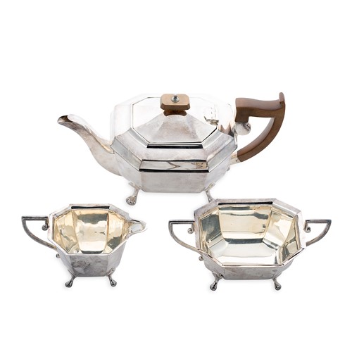 Lot 518 - A George V silver 3-piece tea set