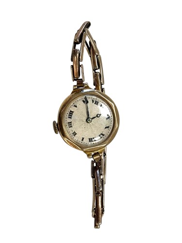 Lot 301 - A 9ct gold wristwatch with an expanding bracelet