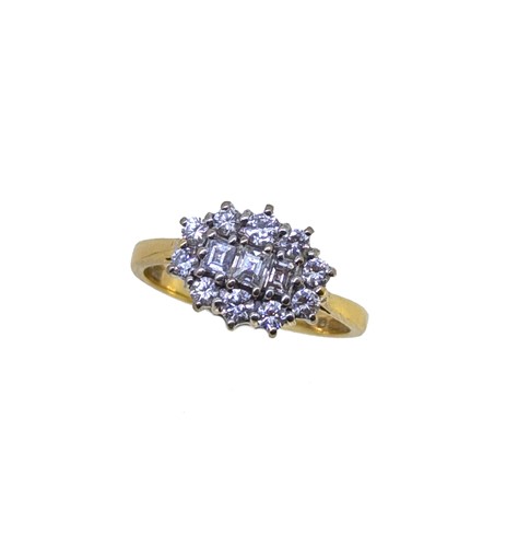 Lot 151 - An 18ct gold diamond cluster ring