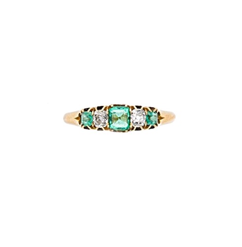 Lot 146 - An emerald and diamond ring
